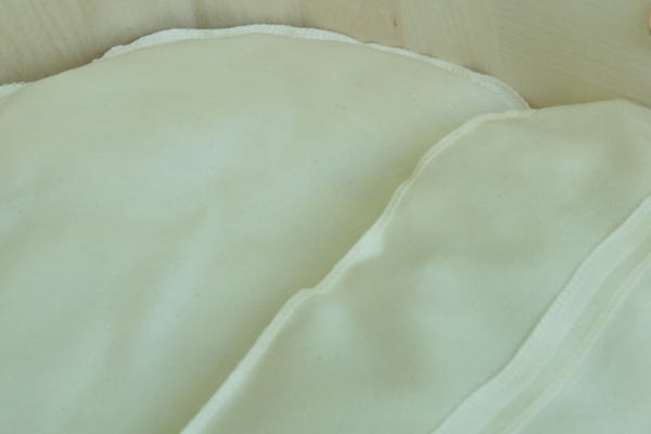 Bekleding van het Hemel-Bed met een matras, dekbed en kussen